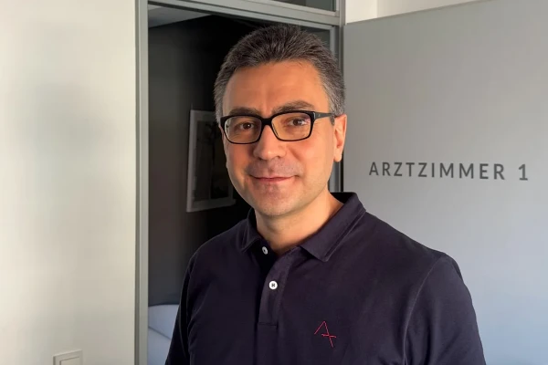 Cardiologist Arshak Asefi, MD